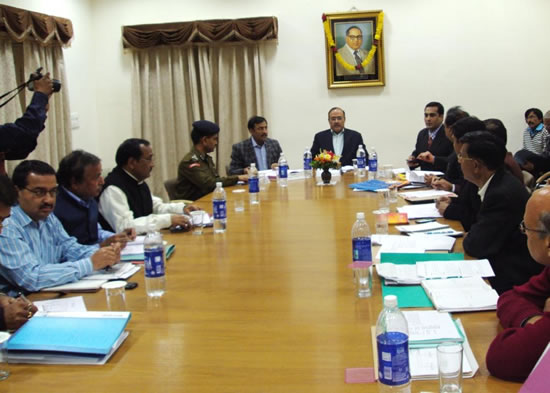 chief_secretary_up_a_k_gupta_holding_meeting_with_senior_officers_regarding_pending_projects_in_agra